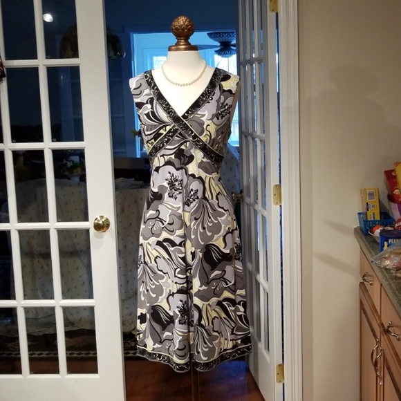 Tahari- Arthur S Levine Dresses & Skirts - Tahari Arthur S. Levine Sleeveless Summer Dress